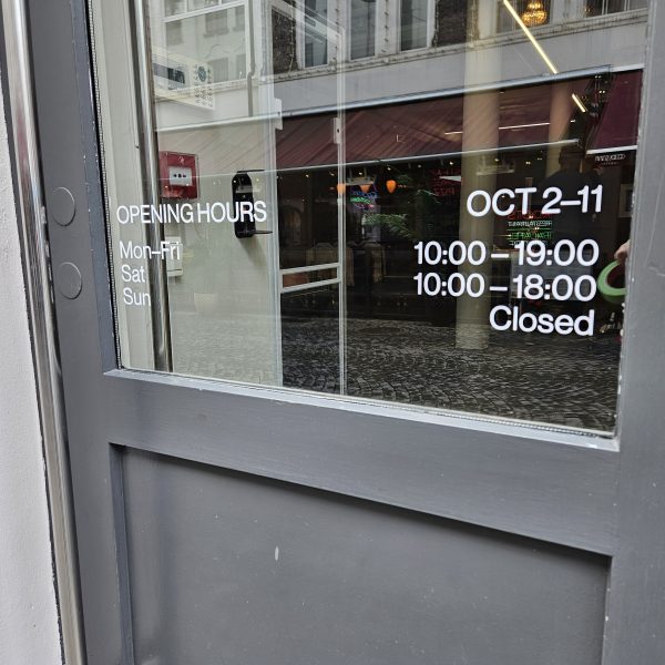 Utskåret hvit folie hos Excercere