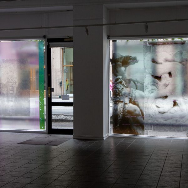 Print på transparent folie hos Fotografiens Hus. Kunstner er Pia Eikaas, @saakieaip