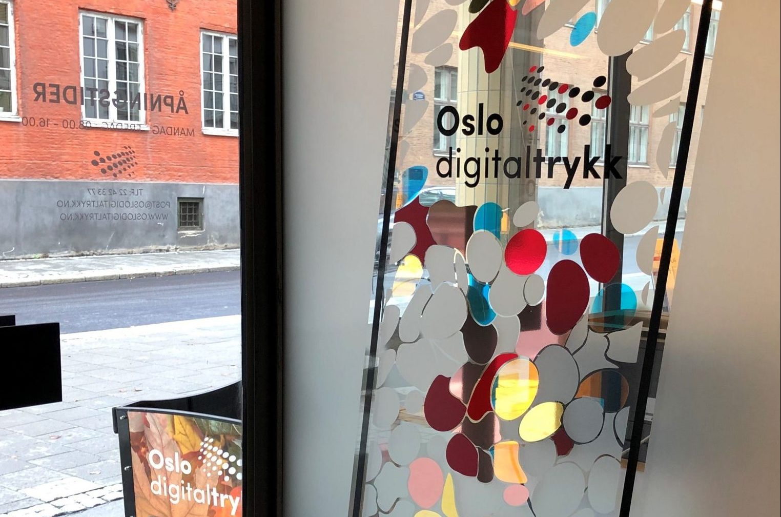 Inngang Oslo Digitaltrykk, utskåret folie