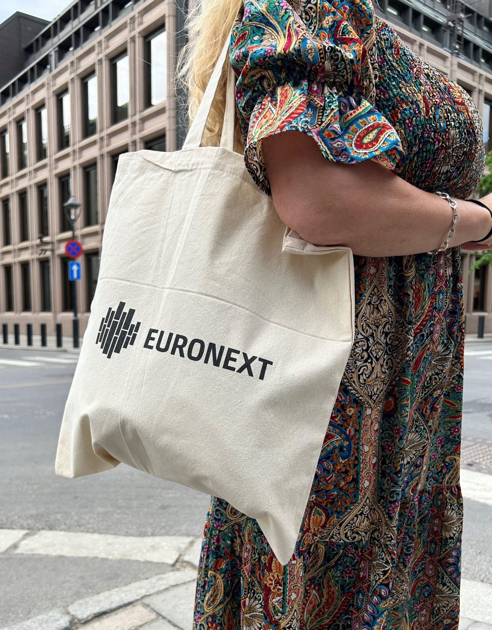 Hvitt handlenett i bomull med logoen til Euronext trykket i en farge